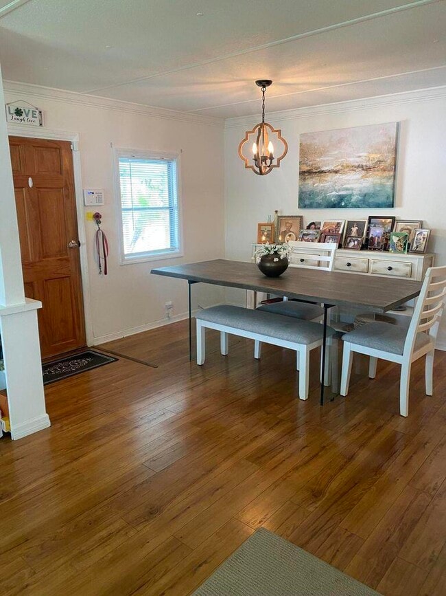 Building Photo - 17 Madrid Ln