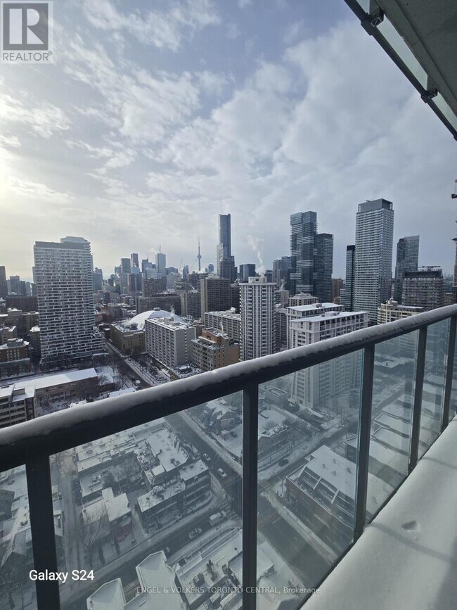 Building Photo - 81 Wellesley St E