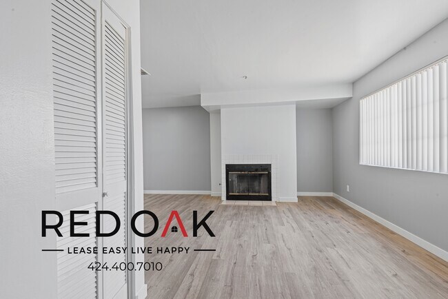 Foto del edificio - ~1 Month FREE~ Stunning Top Floor Two Bedr...