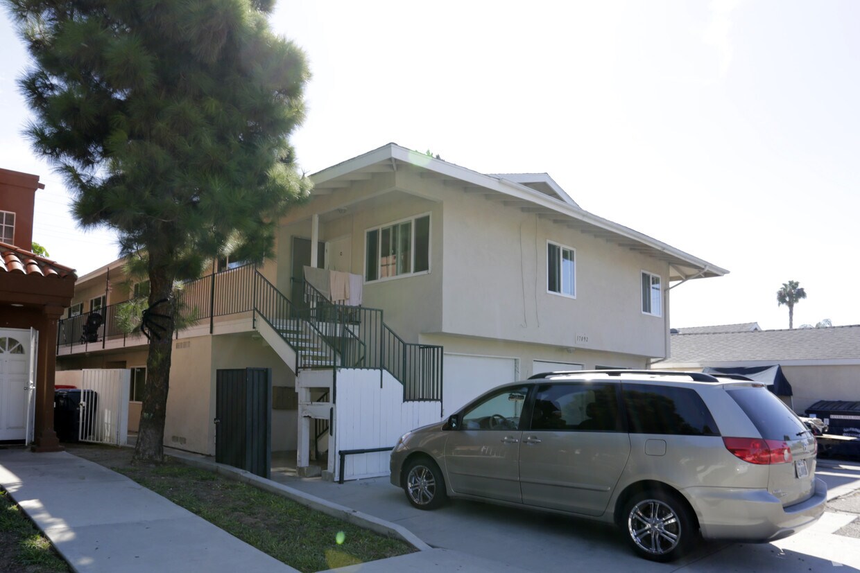 Primary Photo - 17092 A Ln