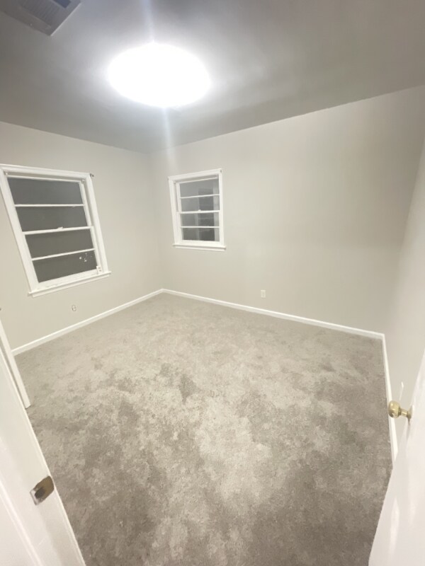 Foto del edificio - 2427 Laurel Dr