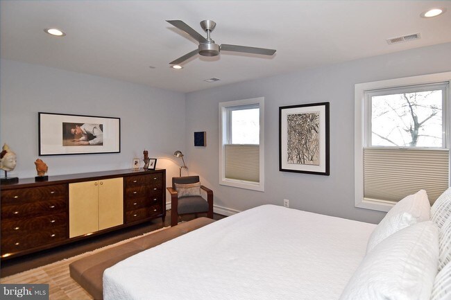 Foto del edificio - 1121 G St NE