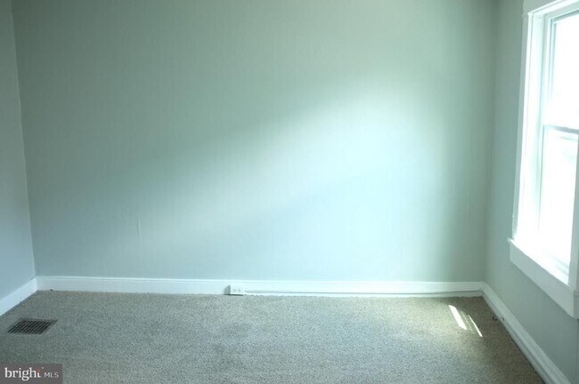 Building Photo - 463 Manor St