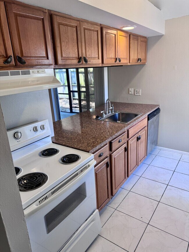 Foto del edificio - 2/2 Townhome Located in Palm Harbor WITH G...