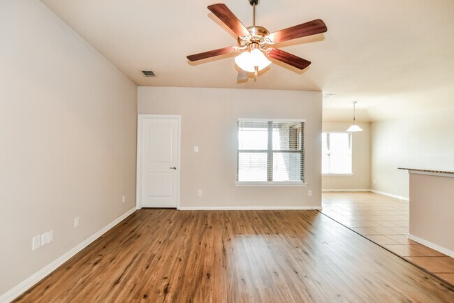 Foto del edificio - 1824 Ridgecrest Dr