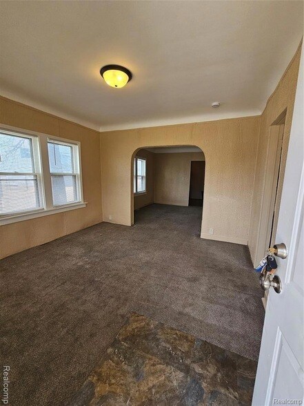 Foto del edificio - 8033 Jackson Ave