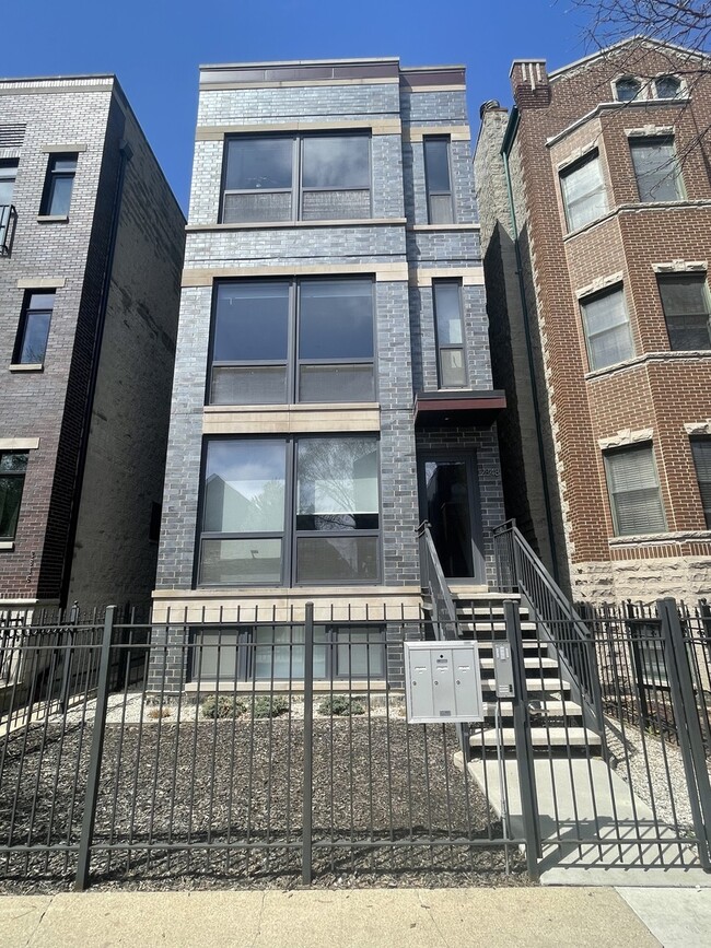 Building Photo - 2848 N Damen Ave