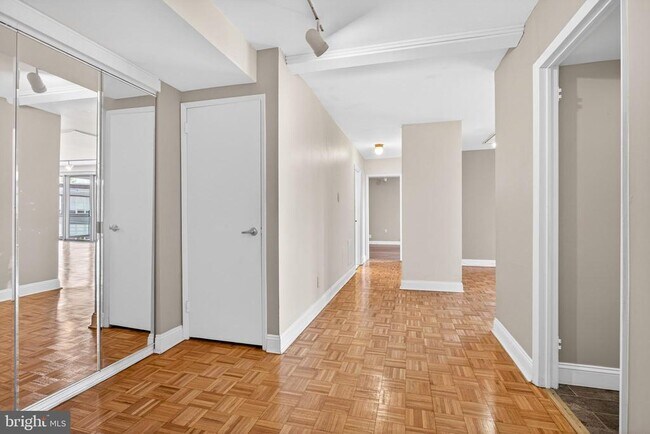 Foto del edificio - 2401 Pennsylvania Ave