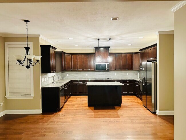 Building Photo - 4064 Ellington Dr