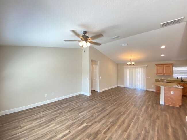 Building Photo - Custom Home - Desirable SE Ocala Neighborhood 3/2/2 **Available Soon**