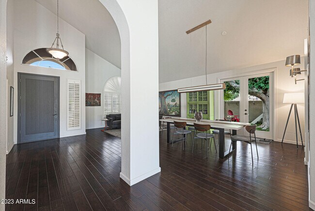 Foto del edificio - 5328 W Mohawk Ln