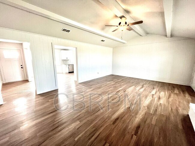 Foto del edificio - 923 W 6th St