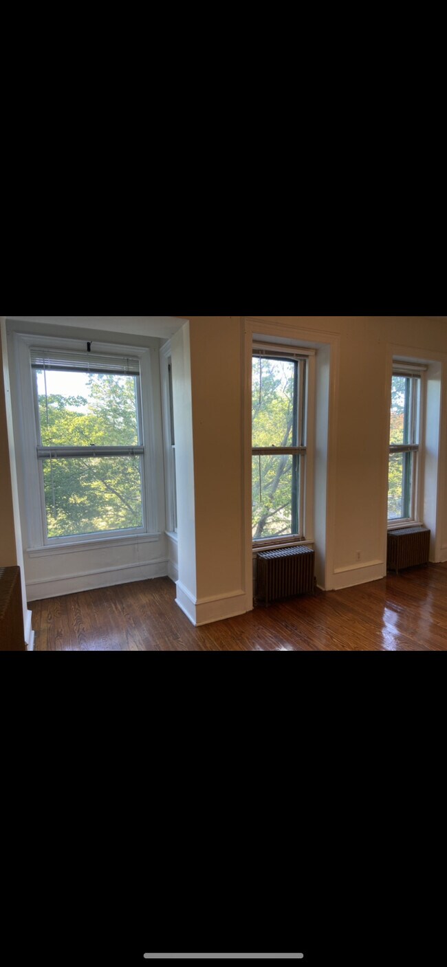 Foto del edificio - 498 Madison Ave