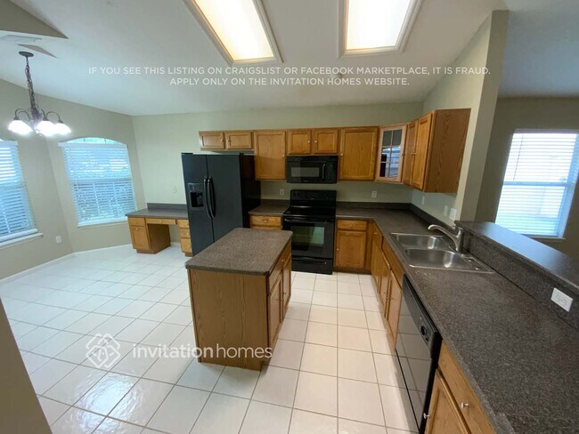 Building Photo - 564 Redberry Ln