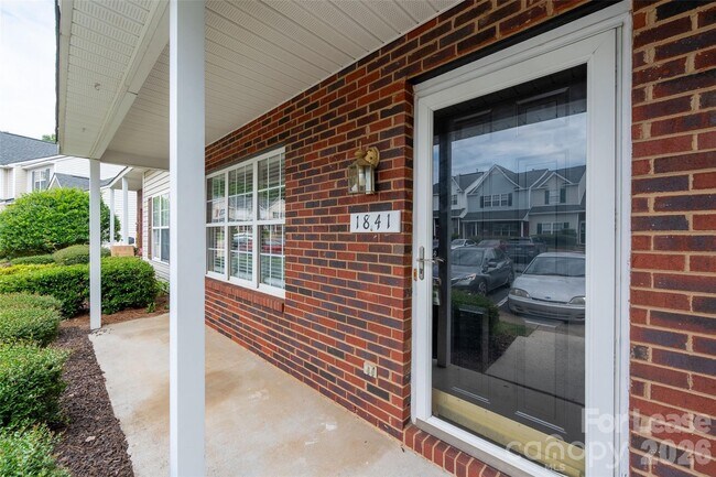 Building Photo - 1841 Birch Heights Ct