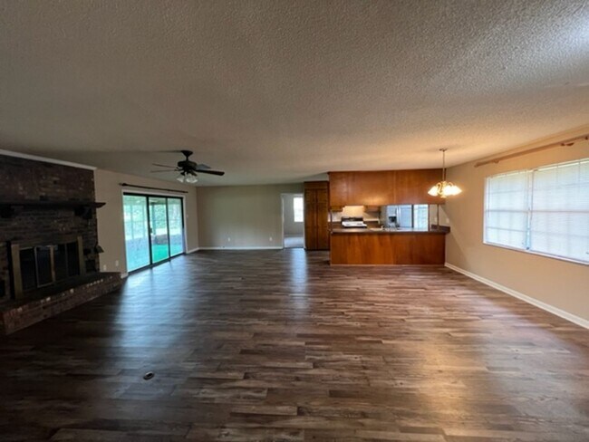 Building Photo - 3Bed/2bath home on a golf course!