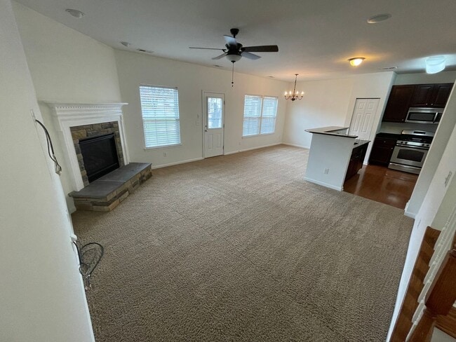 Building Photo - Large 3 BR Townhome in Park South Station ...