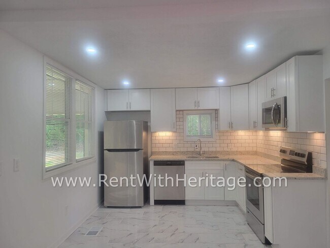 Building Photo - WOW!!! GORGEOUS BRICK RANCH HOME/ TOTALLY ...
