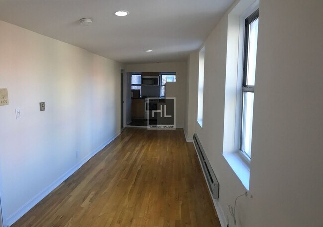 Foto del edificio - WEST BROADWAY