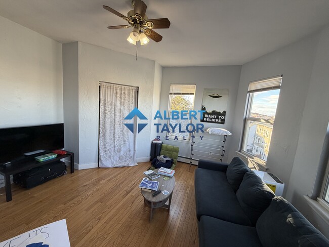 Living Area - 8 Eldora St