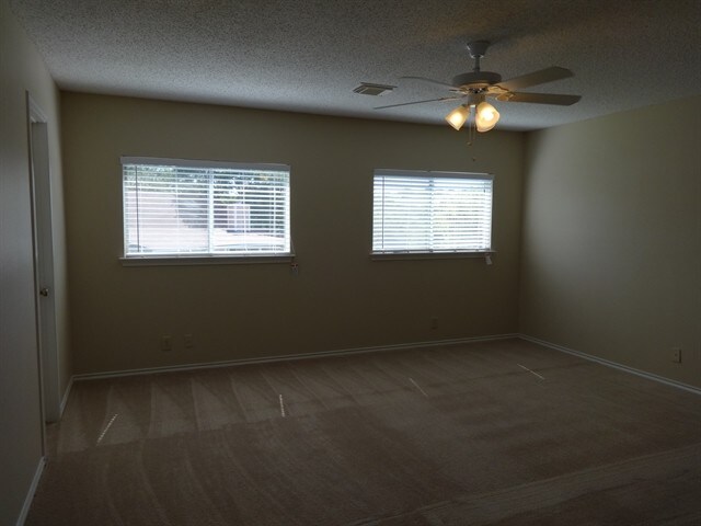 Foto del edificio - 7119 Rock Blf