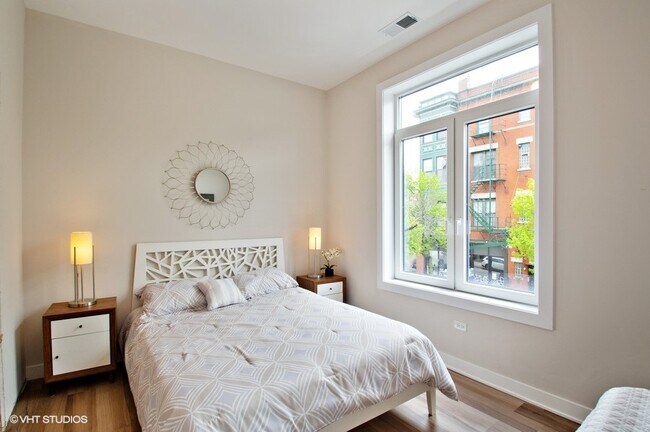 Foto del edificio - 1348 W Roscoe St