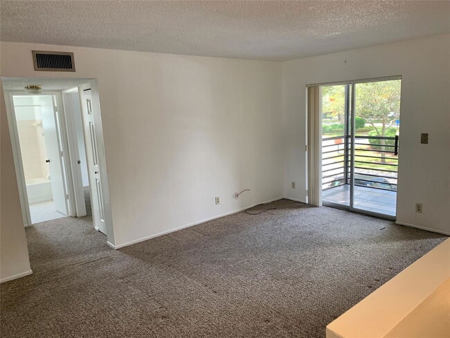 Foto del edificio - 511 Gardens Dr