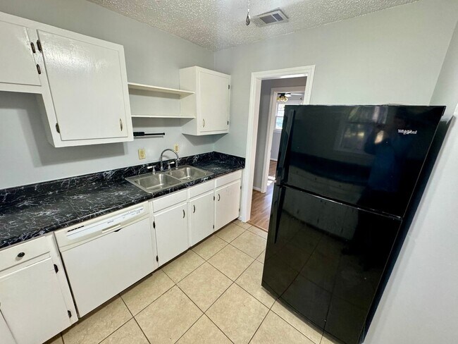 Building Photo - Three Bedroom Home in Orchard Estates