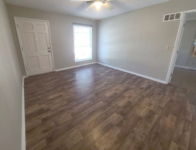 Building Photo - 4 Bed Home in Norman