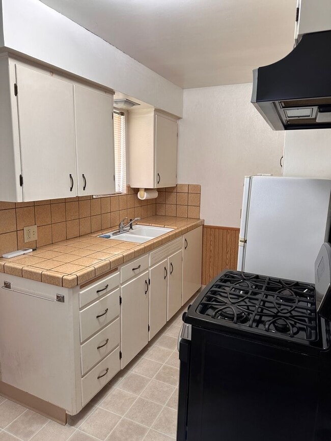 Building Photo - East Sacramento 1 Bed House on Large Lot