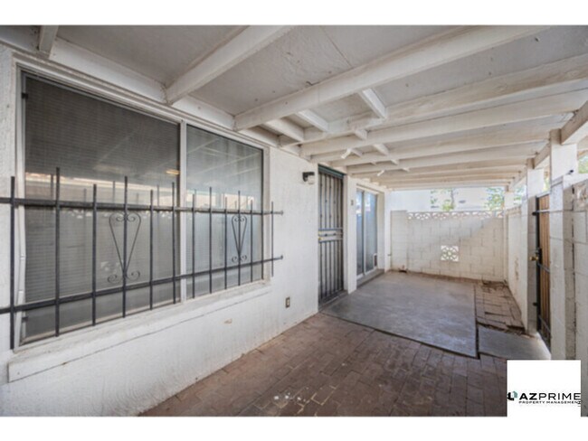 Foto del edificio - Charming 2/1.5 Condo in Phoenix - Prime Midtown Location!