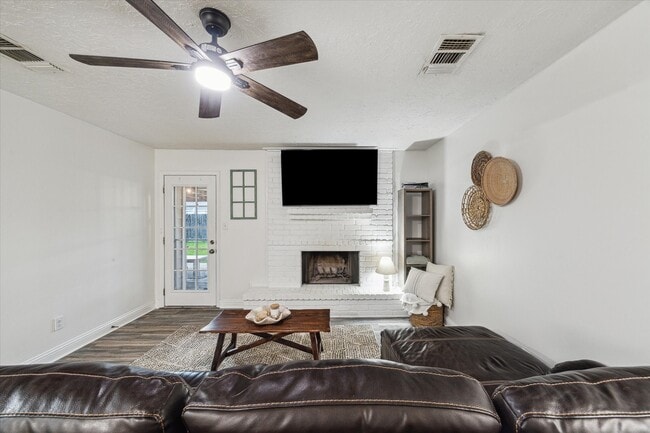 Building Photo - 5618 Village Way Dr.