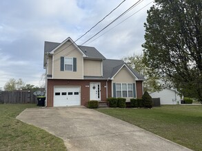 Building Photo - 977 Roedeer Dr