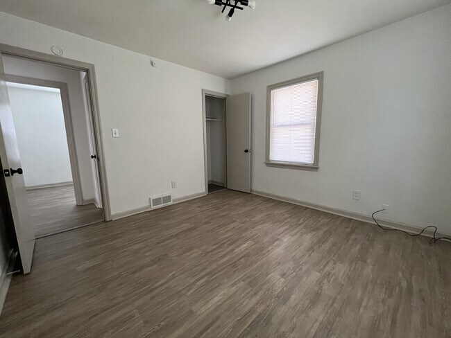 Foto del edificio - 3036 Louise Lane