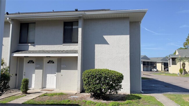 Entrada principal - 4448 Pinebark Ave