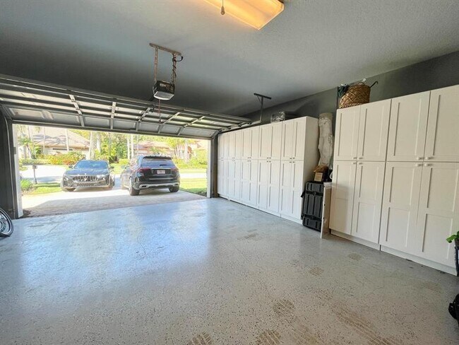 Building Photo - 10595 Stonebridge Blvd
