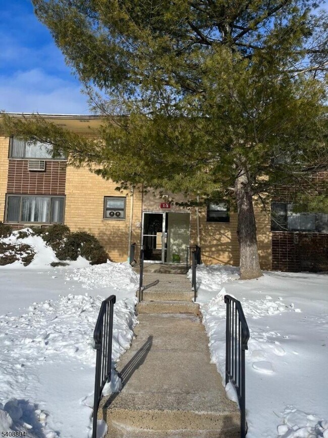 Building Photo - 401 US-22