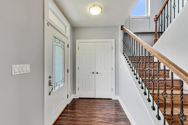 Building Photo - 4527 N Melvina Ave
