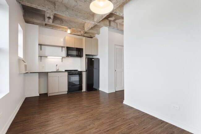 Foto del edificio - 1325 W Wilson Ave