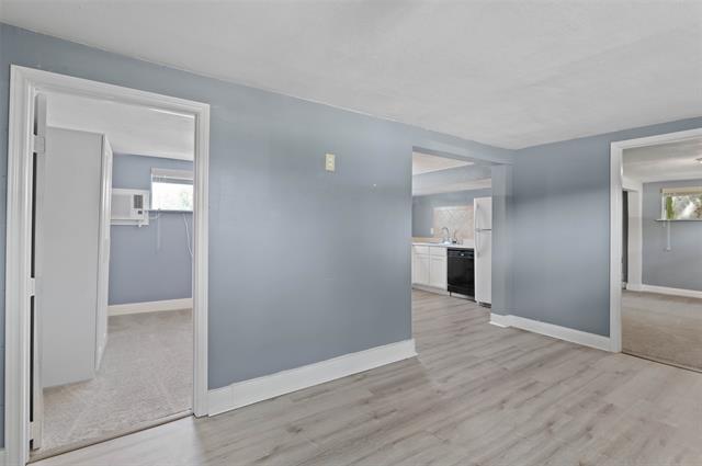 Building Photo - 912 S Armstrong Ave