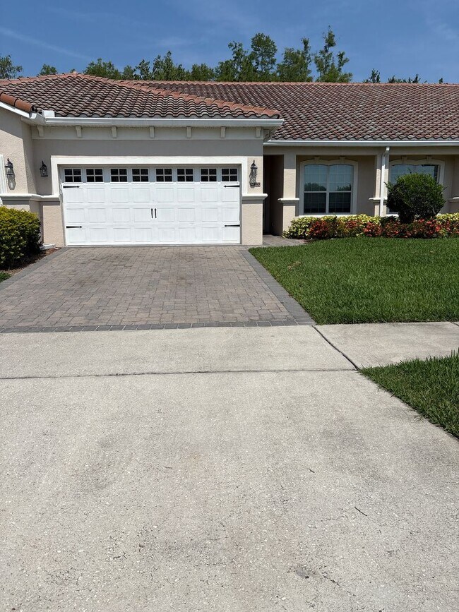 Foto del edificio - Cypress Reserve Townhome - Gated Community