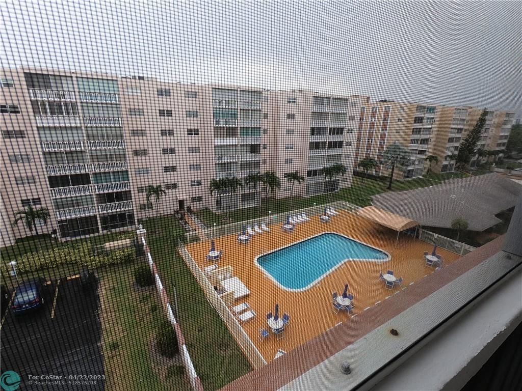 501 NE 14th Ave Unit 604, Hallandale Beach, FL 33009 Room for Rent in