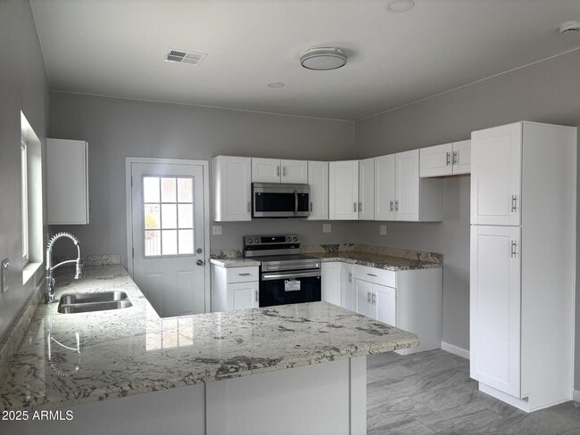 Building Photo - 3540 Cam Del Rancho