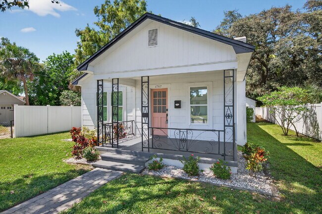 Foto del edificio - Fully Renovated 3 bedroom St. Pete Home | ...