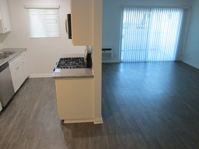 Building Photo - Brentwood Apartments
