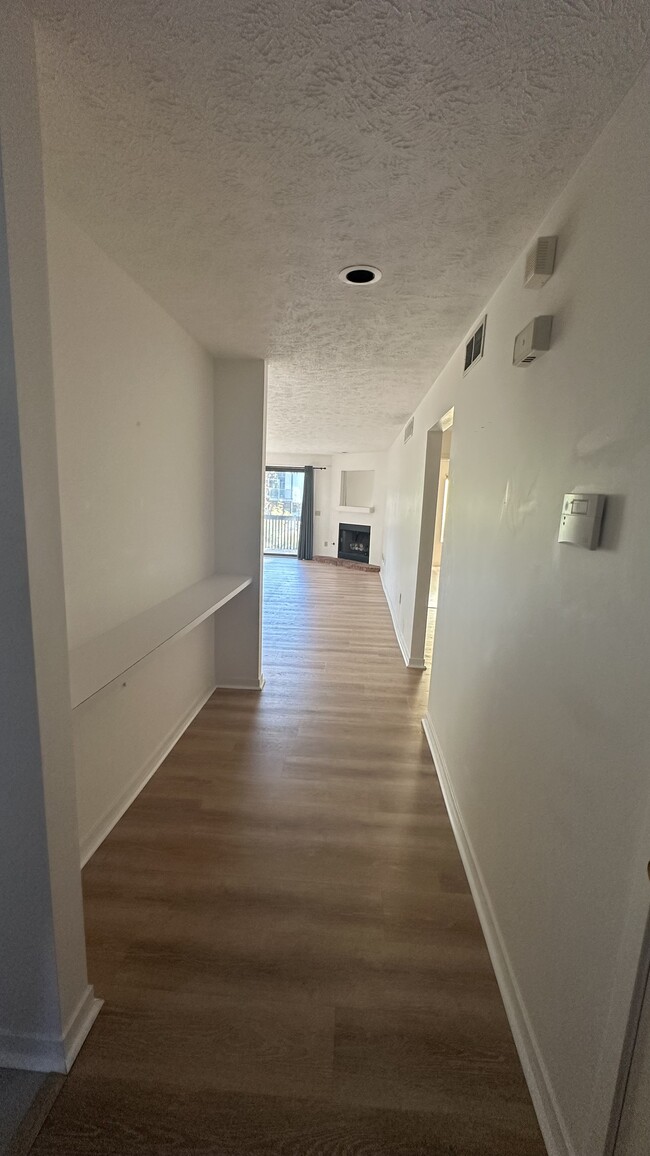 Building Photo - 2327 Coyote Creek Dr
