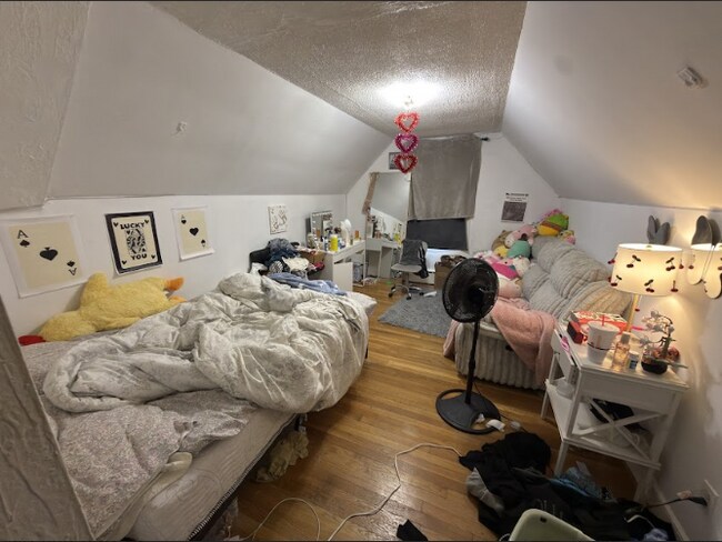 Foto del edificio - 26 Greylock Rd