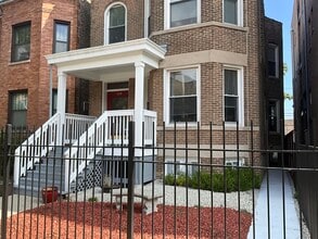 Building Photo - 4877 N Ashland Ave