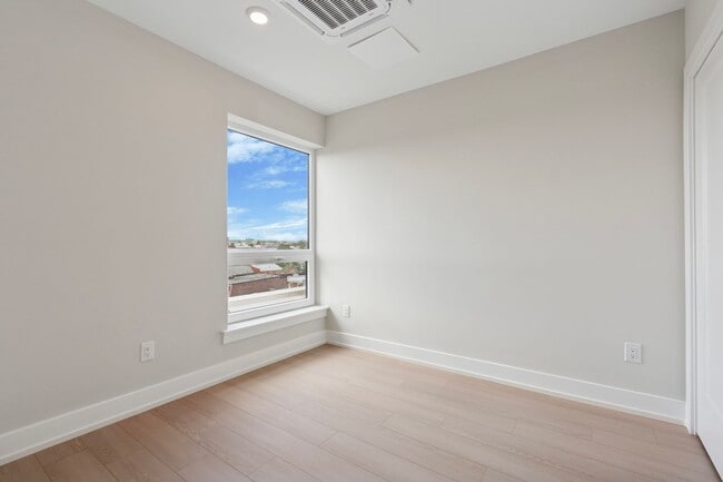 Interior Photo - The Lyle on Broad