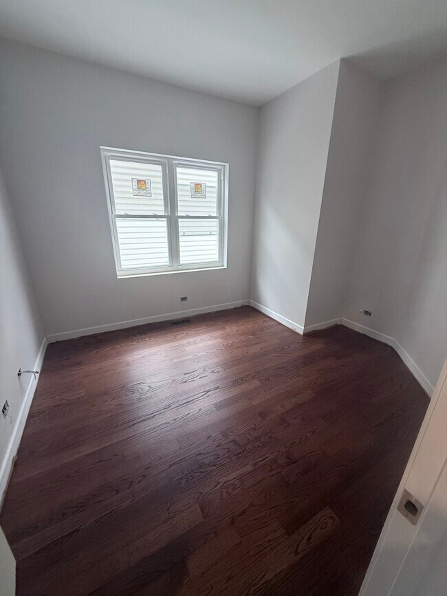 Foto del edificio - 3842 N Newcastle Ave